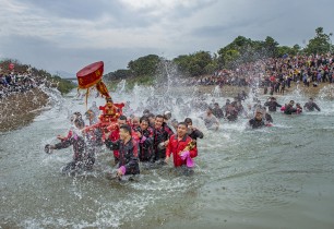 抬神走水