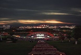 夜幕夕陽 相得益彰